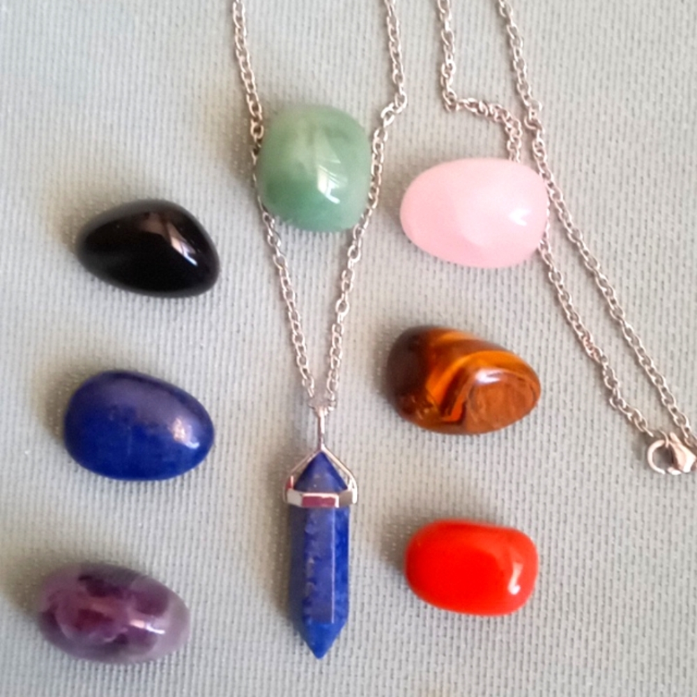 LAPIS LAZULI PENDANT NECKLACE WITH 7 CHAKRA TUMBLED GEMSTONES